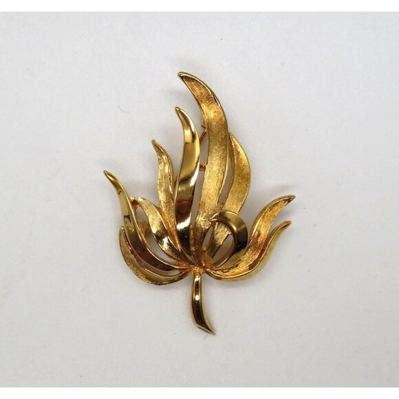 Vintage Leaf Brooch Gold Tone Brushed Polished Pin - Picture 4 of 10